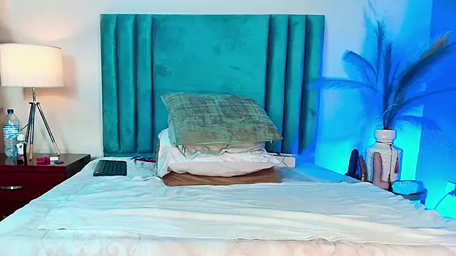 AGATHAA_WHITE live sex cam