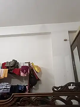 LAVERNIYA_ live sex cam