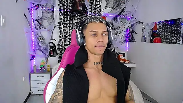Leonard_Price live sex cam