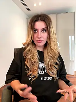 RoxxyDallas live sex cam