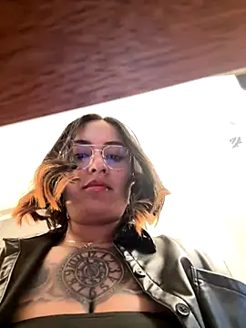 Rae_Lil_White live sex cam