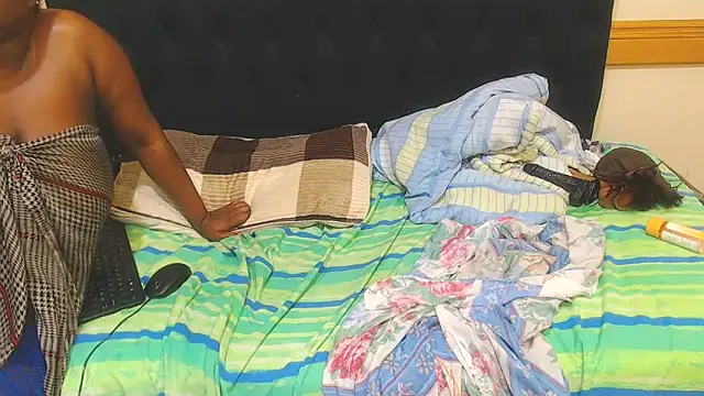 SexyBeverly_ live sex cam
