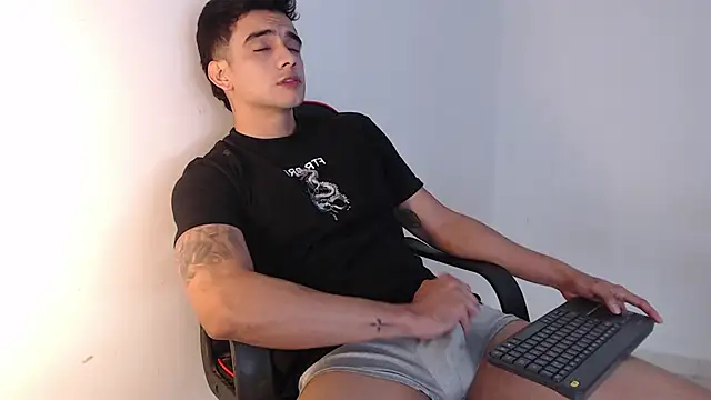 adam_levis17 live sex cam