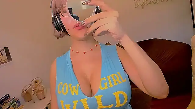 GiftedGirl4u live sex cam