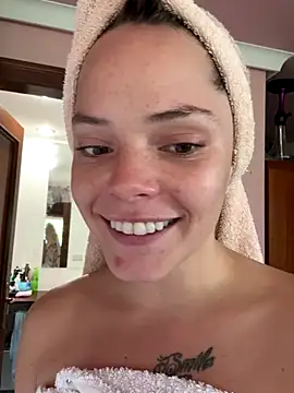 Wildmaca live sex cam
