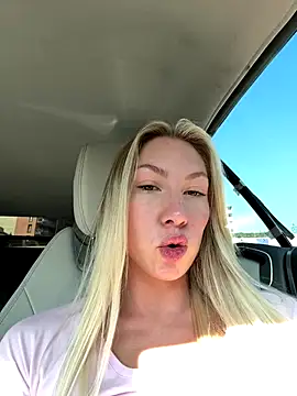 LuisaBecker live sex cam