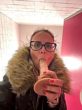 NataKitten live sex cam