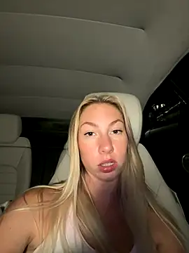 LuisaBecker live sex cam