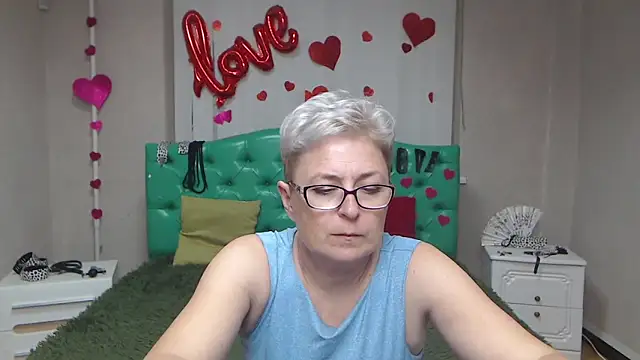 EmiliaGree live sex cam