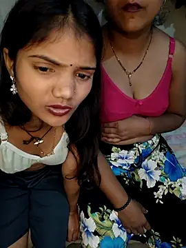 Unique_MomandDaughterrs live sex cam