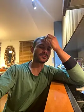 Adventurehotman live sex cam