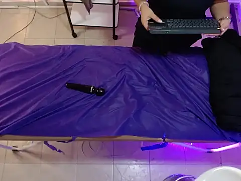 Daphnee-x live sex cam