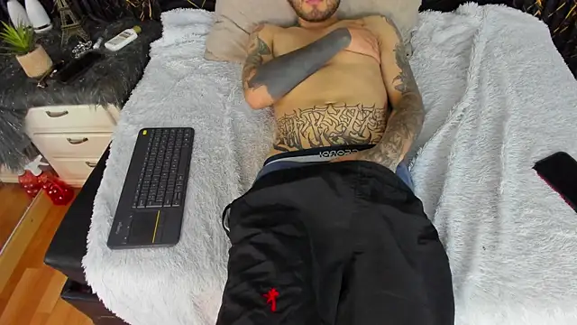 BodyInkDesire live sex cam
