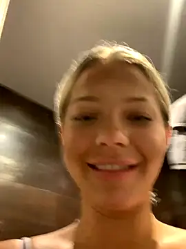 Bellablows live sex cam