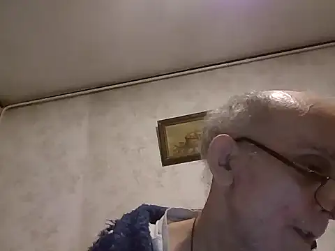 mariusica1@xh live sex cam