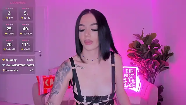 TiaBelle live sex cam