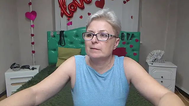 EmiliaGree live sex cam
