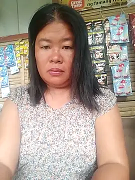 Lovelywoman43 live sex cam