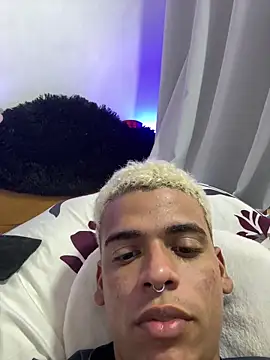 MrLeoLatino live sex cam