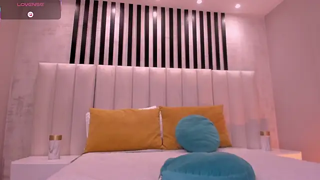 IsabellaMoreau live sex cam
