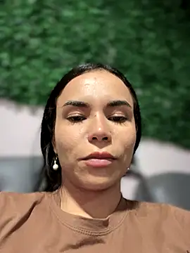Naatalia live sex cam