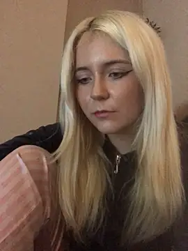 Blondie_Sofia_Essexbabe live sex cam