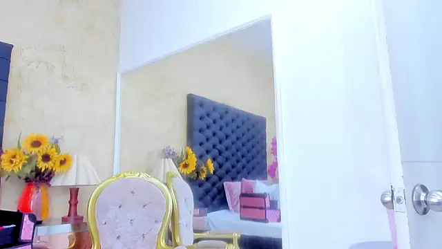 NahomiWhitel live sex cam