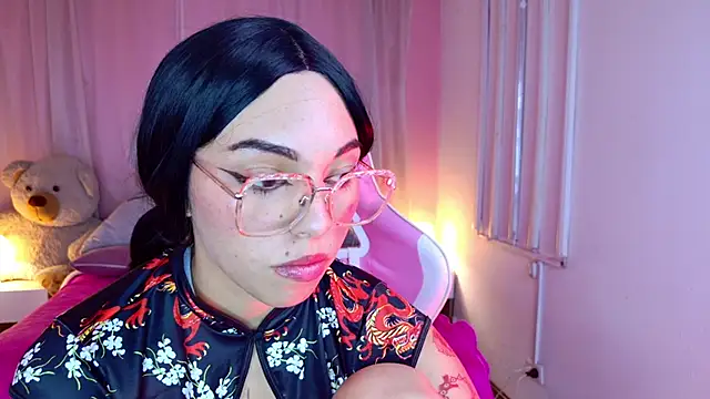 Lyna_love live sex cam