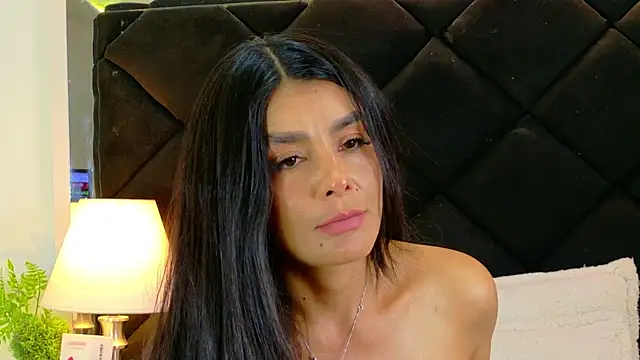 Holly_Brensonexx_ live sex cam