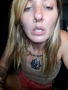 SheIsSomething live sex cam