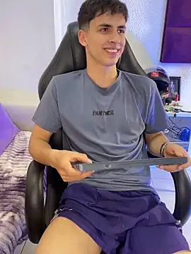 AdrianRinaldi live sex cam