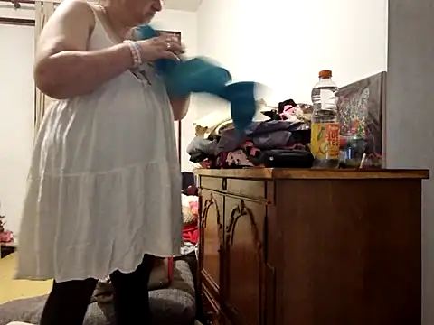 Samantha_Squirt@xh live sex cam