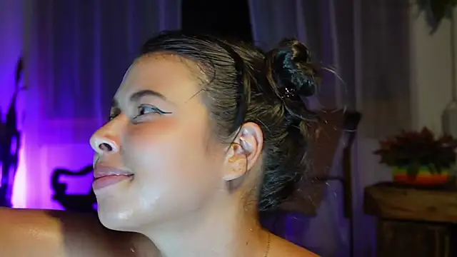 Kozzy_ live sex cam