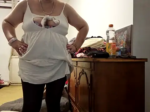 Samantha_Squirt@xh live sex cam