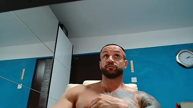 Magnificmuscles89 live sex cam