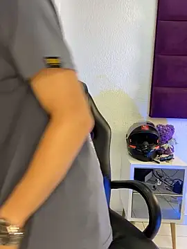 AdrianRinaldi live sex cam
