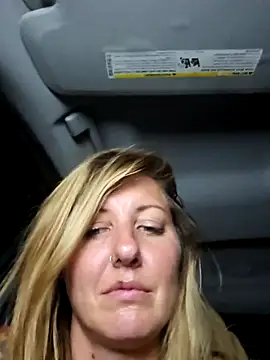 SheIsSomething live sex cam