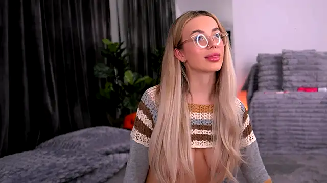 KylieJoyce live sex cam