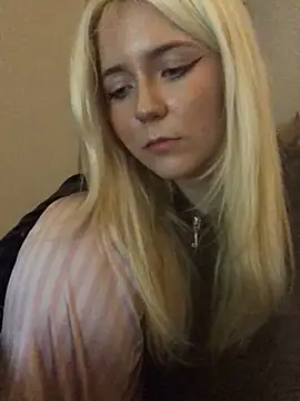 Blondie_Sofia_Essexbabe live sex cam