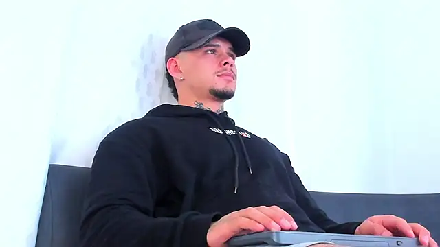 NoahhBrown live sex cam