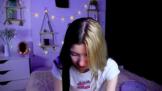 EmmieBlade live sex cam