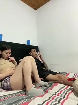 coupledesire18 live sex cam