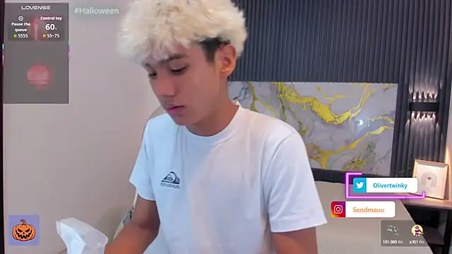 OliverTwinky live sex cam