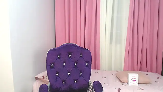 xSexynineDollx live sex cam
