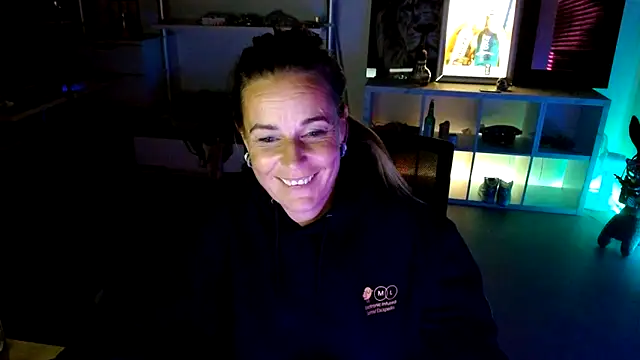 MystiqueMaven live sex cam