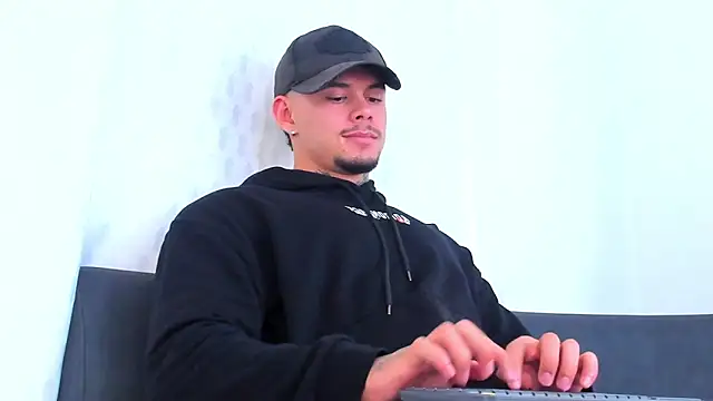 NoahhBrown live sex cam