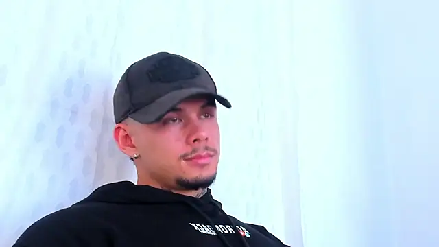 NoahhBrown live sex cam