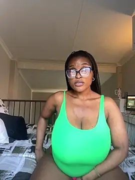 Bustygoddess32 live sex cam