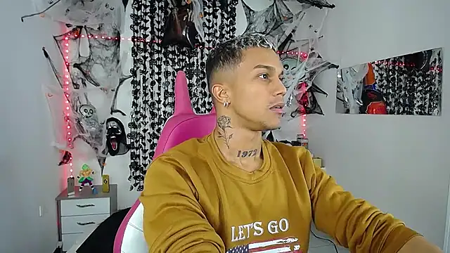 Leonard_Price live sex cam