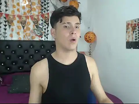 Aaron_Foxxx live sex cam